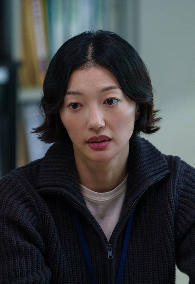 still cut Lee El sebagai Kim Na Hee di Queen Mantis (m.programs.sbs.co.kr)