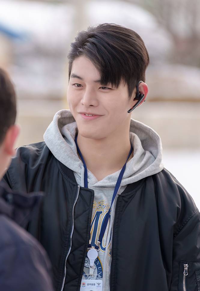 still cut Kim Tae Jung sebagai Choi Hyuk di Queen Mantis (m.programs.sbs.co.kr)