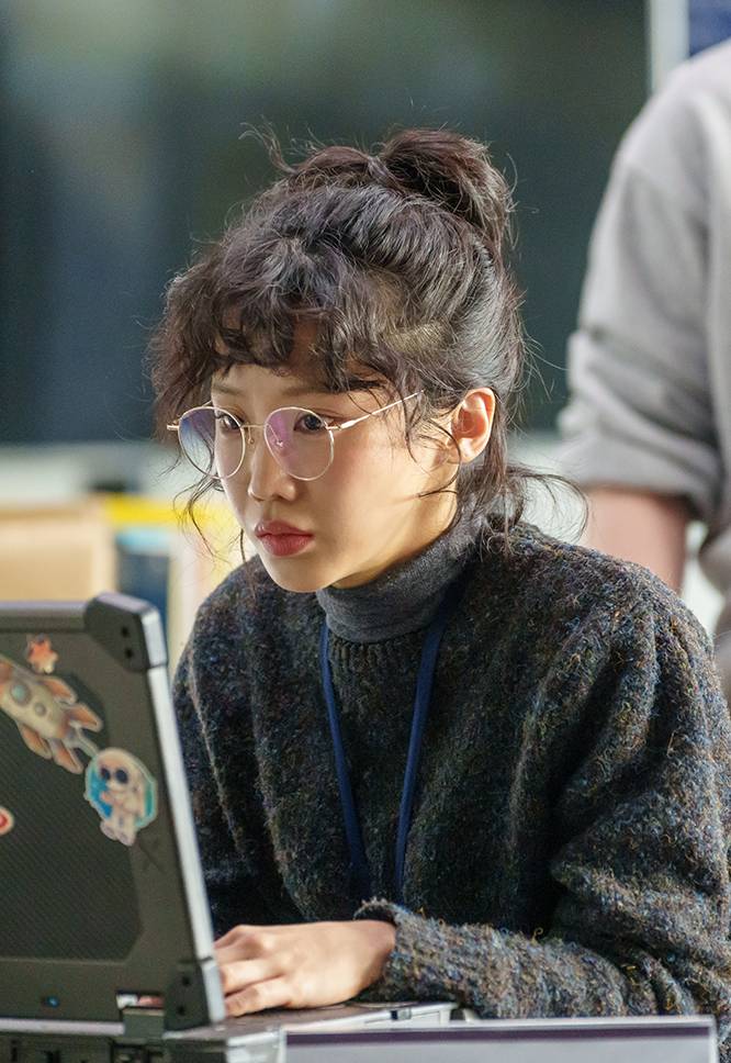 still cut Park Wan Hyeong sebagai Son Ji An di Queen Mantis (m.programs.sbs.co.kr)