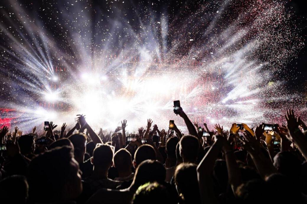 Konser Musik (freepik.com/Drazen Zigic) 