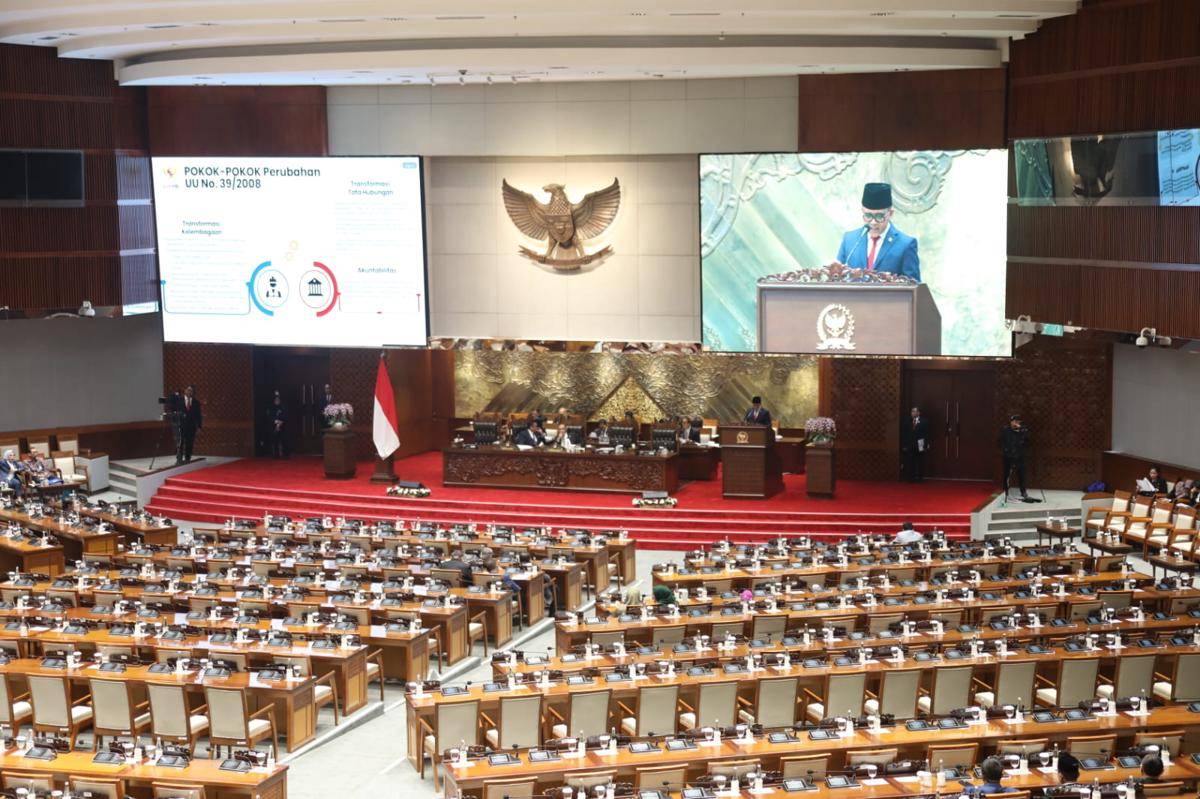 gambaran Rapat Paripurna DPR (menpan.go.id)