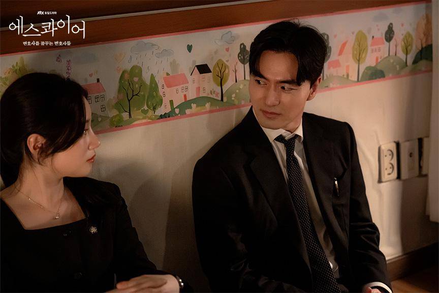 Jung Chae Yeon dan Lee Jin Wook di Beyond the Bar (dok. JTBC/Beyond the Bar)