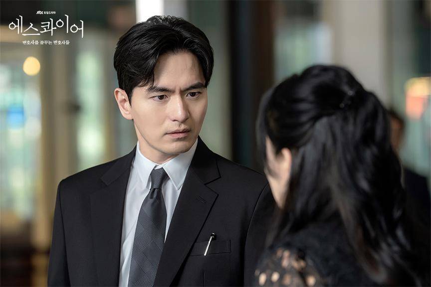 Lee Jin Wook di Beyond the Bar 