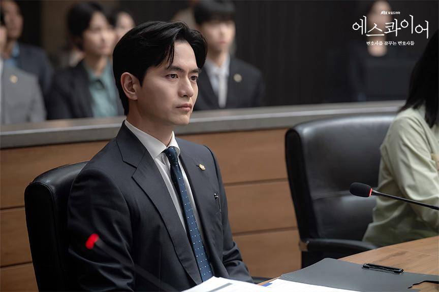 Lee Jin Wook di Beyond the Bar 