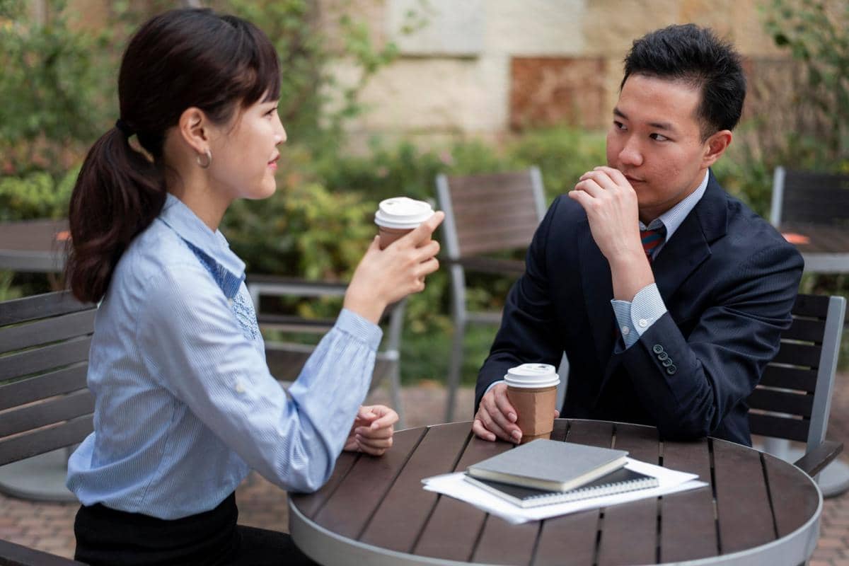 Ilustrasi berbincang