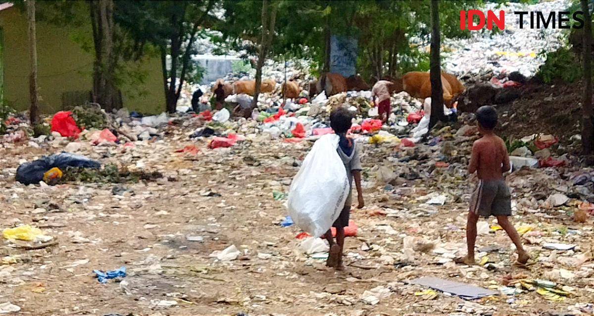 Anak-anak pemulung di TPA Alak Kota Kupang.