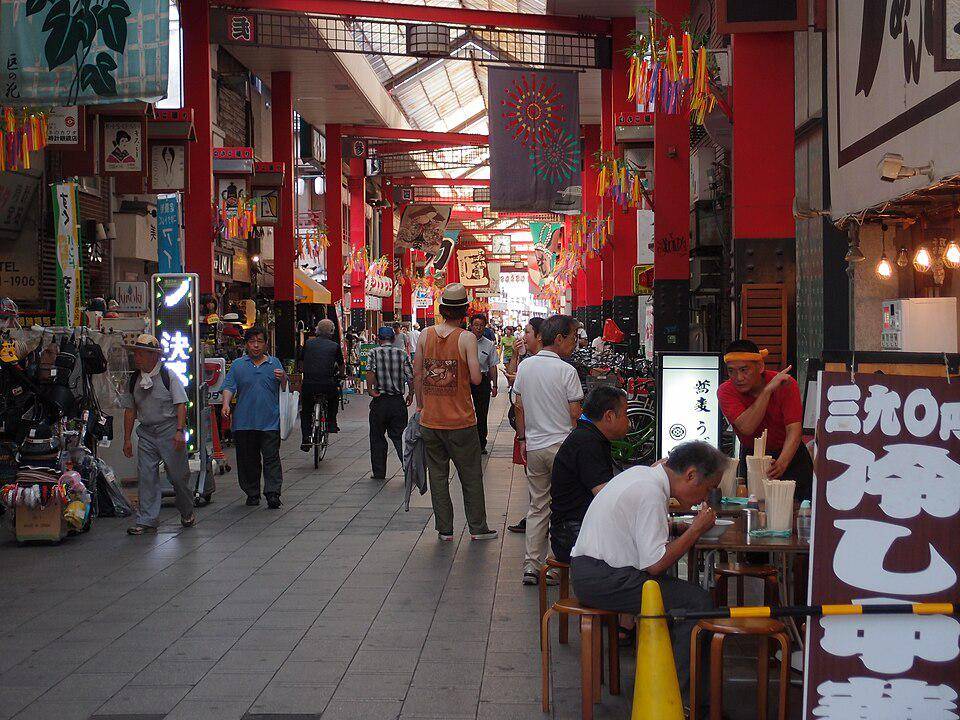 ilustrasi wisatawan di Asakusa (commons.wikimedia.org/Guilhem Vellut)