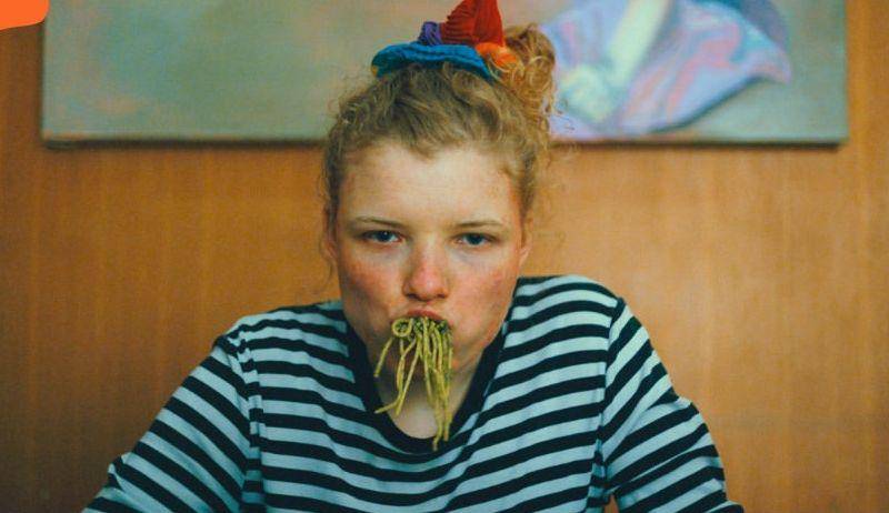 Film How to Be Normal and the Oddness of the Other World 