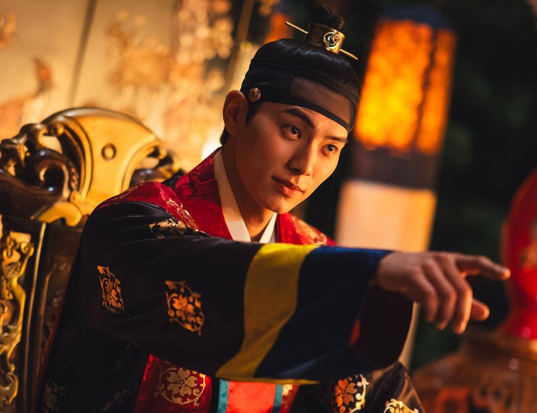 still cut drama Korea Bon Appétit, Your Majesty (instagram.com/tvn_drama)