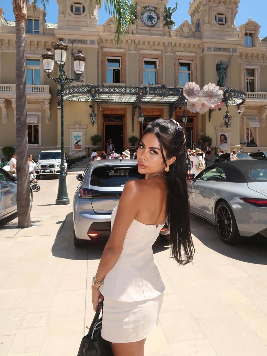 Potret The Miss Globe Indonesia 2025 Dela Deni (Instagram.com/dela_deni)
