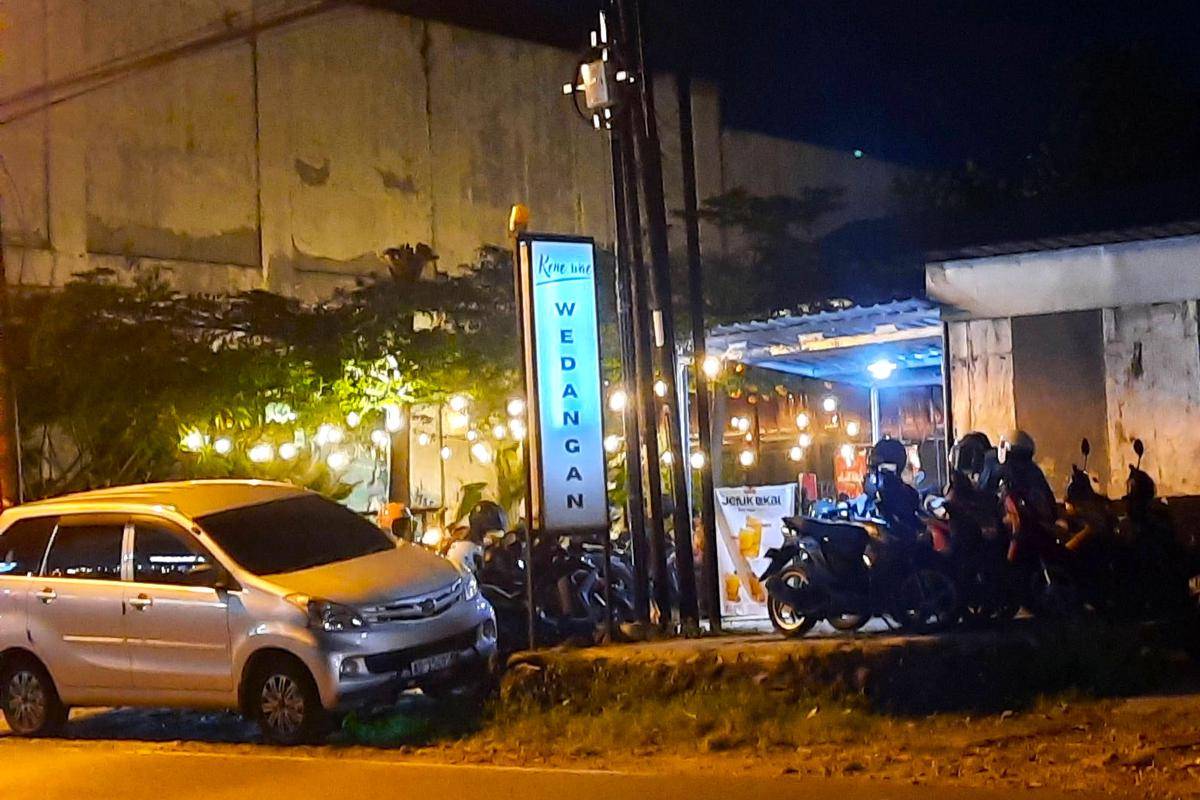 potret wedangan dengan penataan ala kafe di Solo (dok. pribadi/Fatma R.N.)