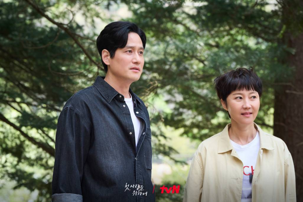 Ryu Jeong Seok (Park Hae Joon) dan Lee Ji An (Yum Jung Ah) di drama Korea Love, Take Two (dok. tvN/Love, Take Two)