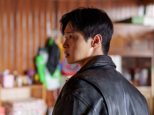still cut drama Korea Queen Mantis