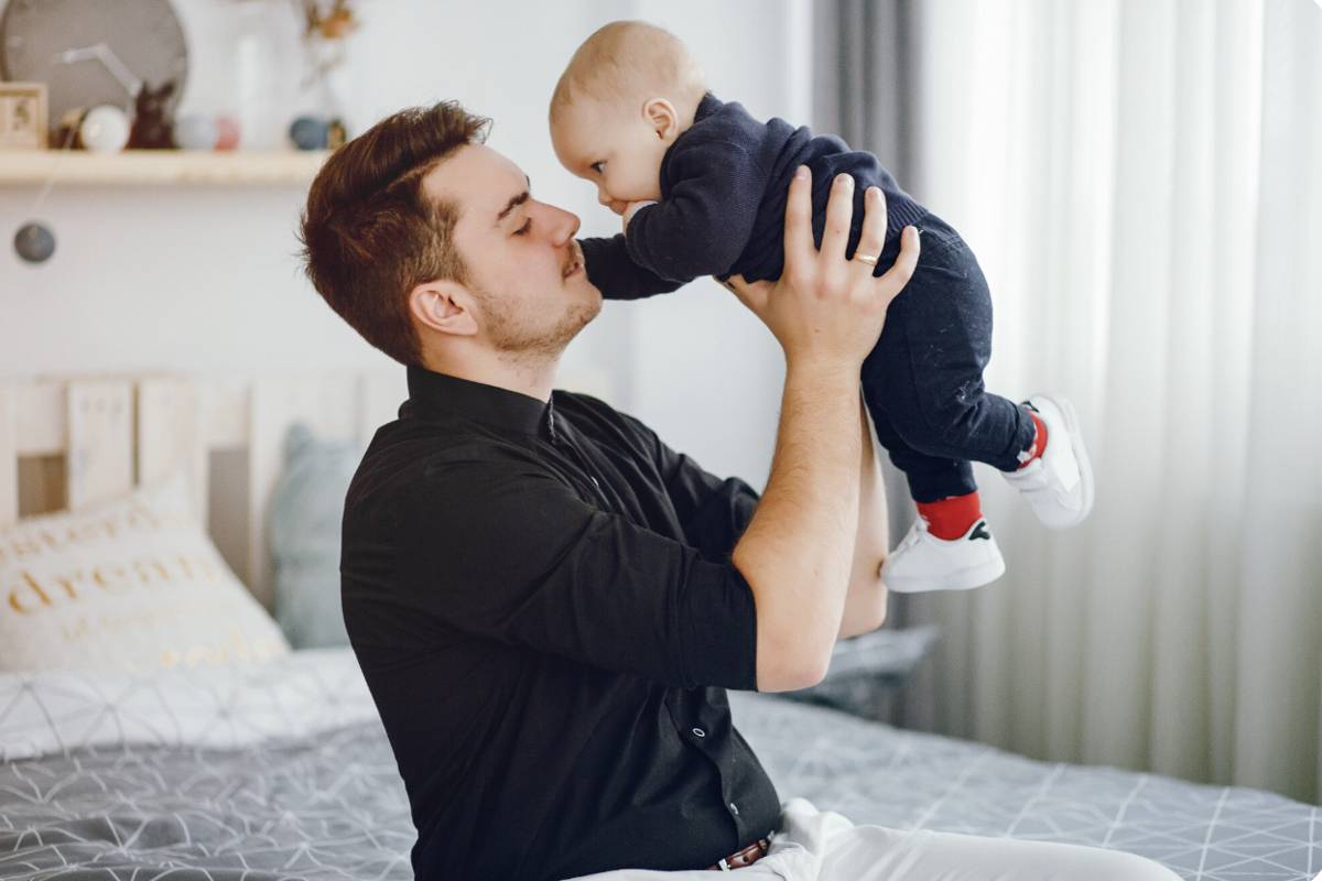 ilustrasi ayah dan anak (freepik.com/prostooleh)
