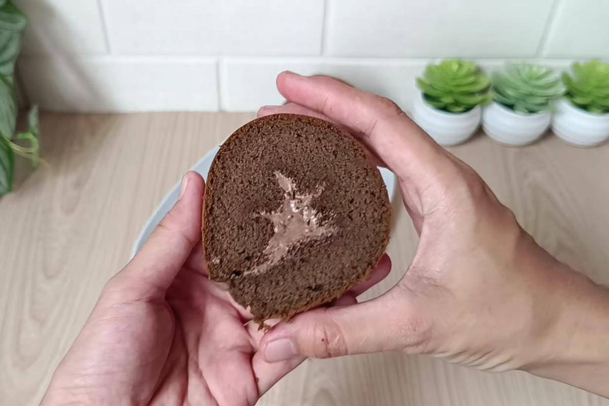 ilustrasi bolu gulung cokelat 3 telur takaran sendok (YouTube.com/Dapur Geulis)