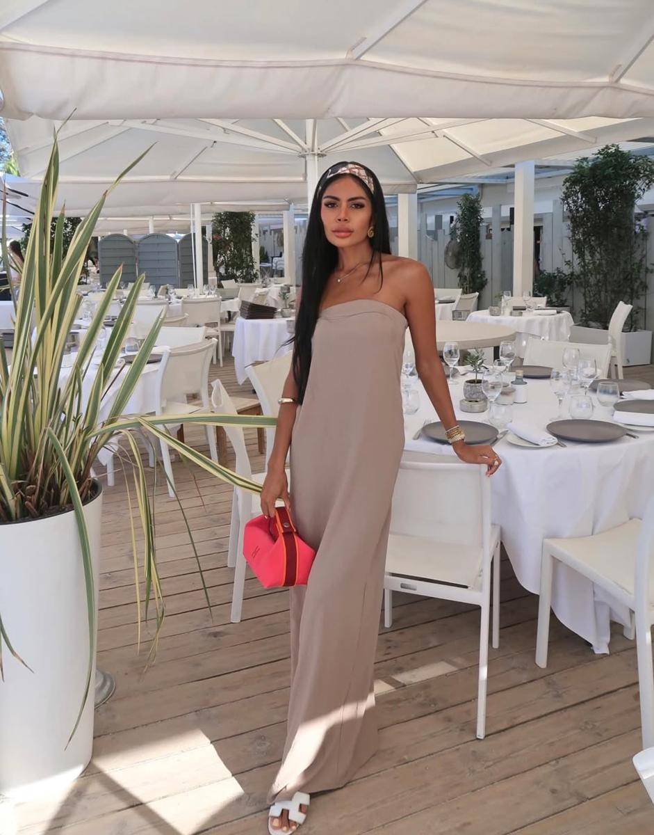 Potret The Miss Globe Indonesia 2025 Dela Deni (Instagram.com/dela_deni)