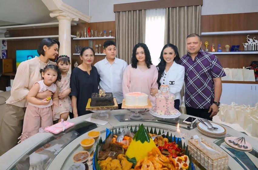 ulang tahun Amora Lemos