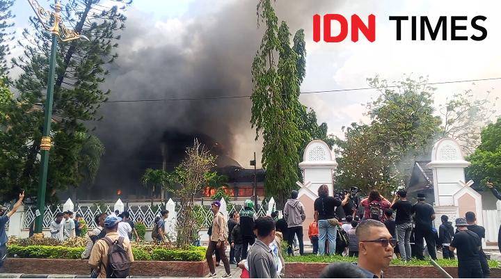 Sejumlah pelajar di Kota Mataram yang ikut demonstrasi di Kantor DPRD NTB
