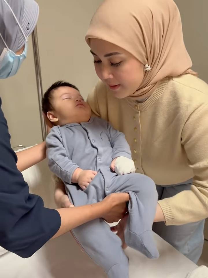 anak Kesha Ratuliu sunat