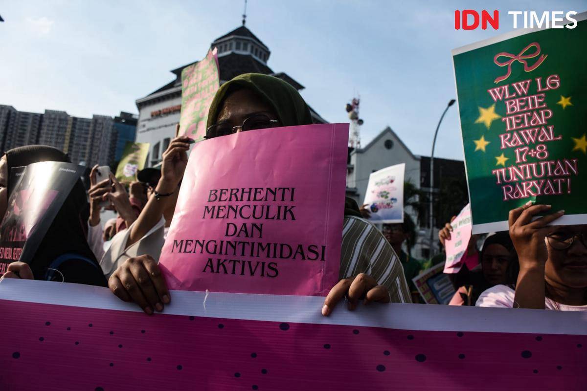 Aksi perempuan dan disabilitas di depan Pos Bloc Medan menuntut 17+8 direalisasikan (IDN Times
