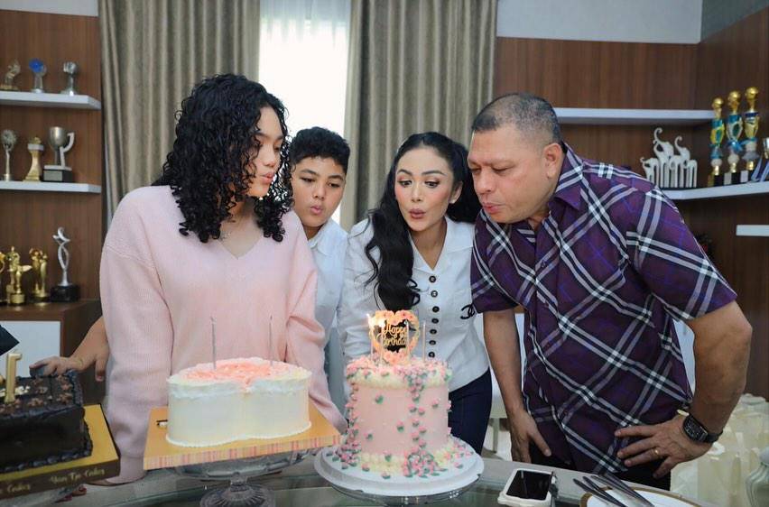 ulang tahun Amora Lemos