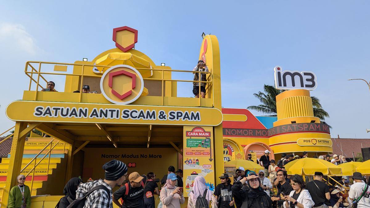 IM3 meluncurkan fitur bernama SATSPAM (Saringan Spam) untuk melindungi masyarakat dari ancaman penipuan digital dikenalkan saat Pestapora 2025. (IDN Times/Misrohatun)