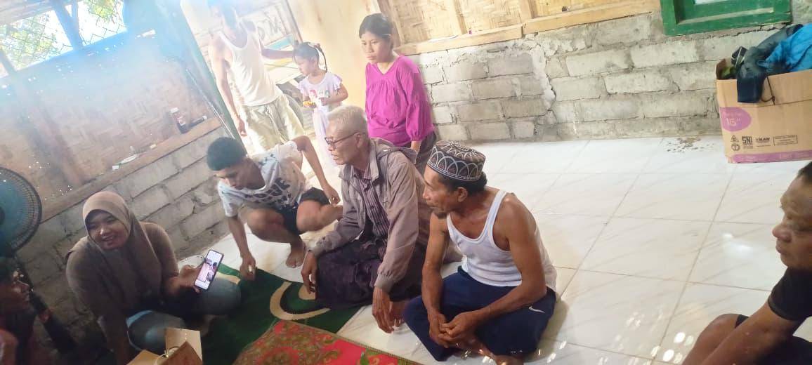 Enam ABK KLM Karya Ilahi yang berhasil diselamatkan di Perairan Bayan, Lombok Utara.