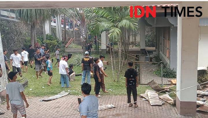 Sejumlah pelajar di Kota Mataram yang ikut demonstrasi di Kantor DPRD NTB