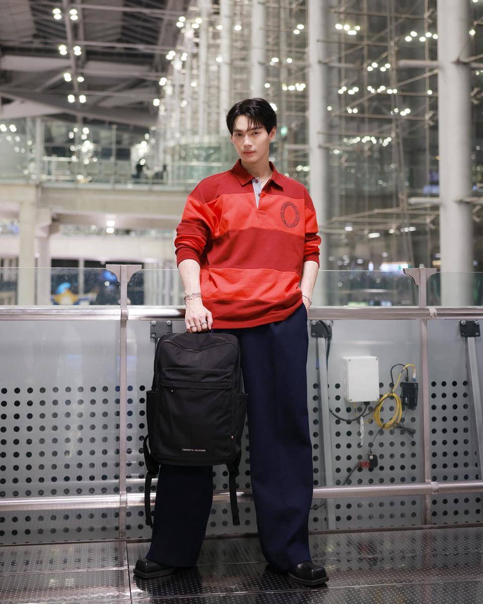 Mix and match pakai tas ala Win Metawin