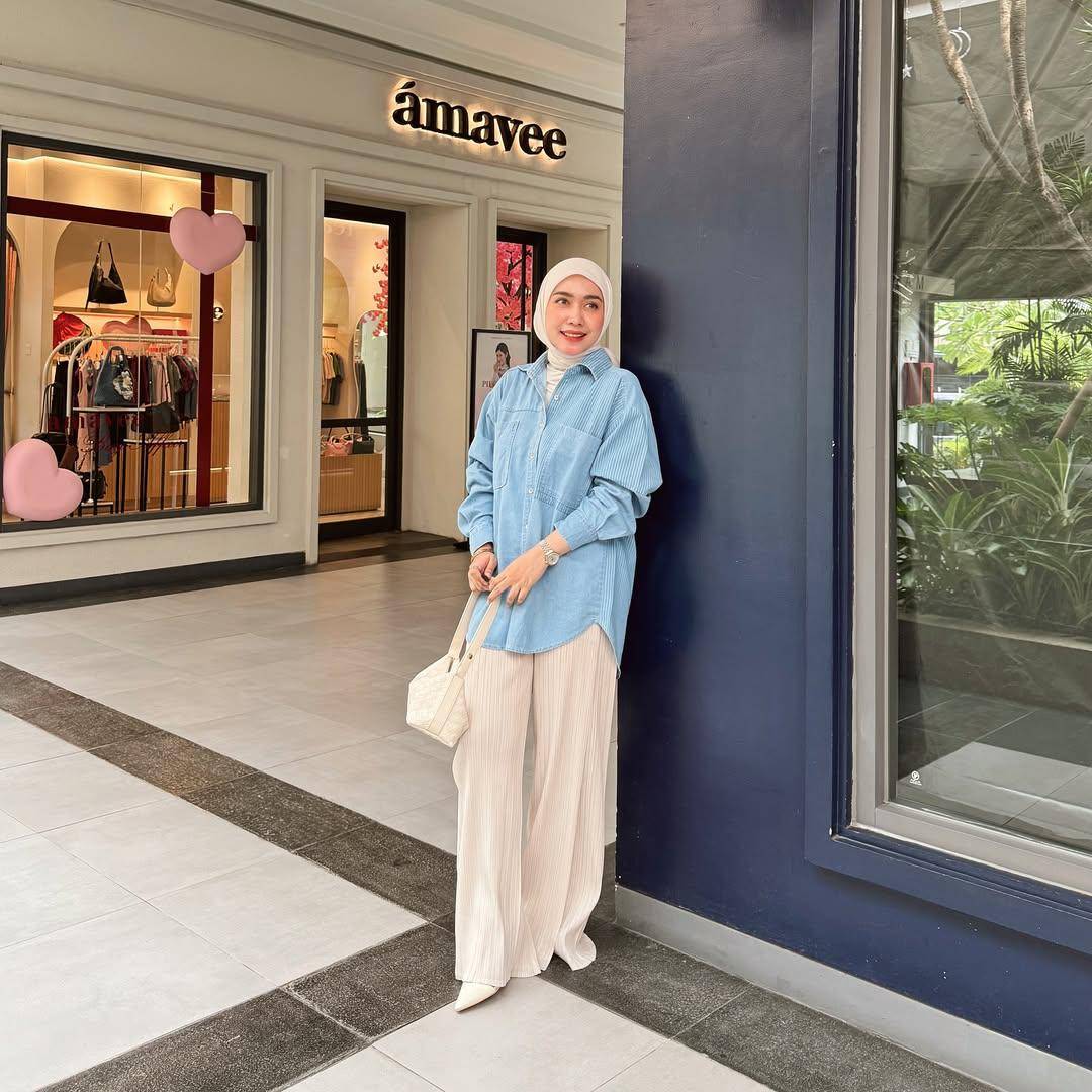 potret mix and match hijab nyaman ala Arrum Rahma
