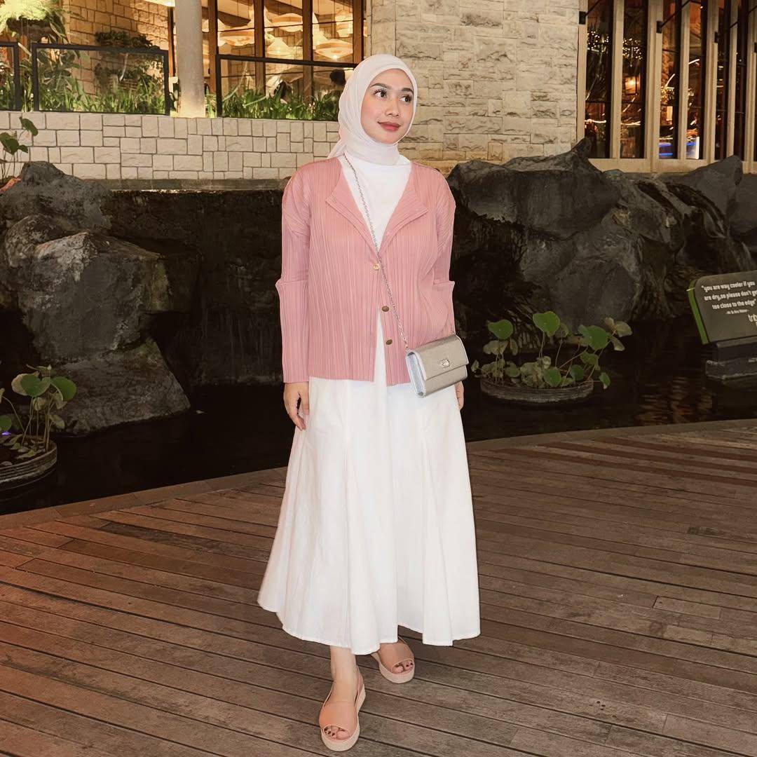 potret mix and match hijab nyaman ala Arrum Rahma