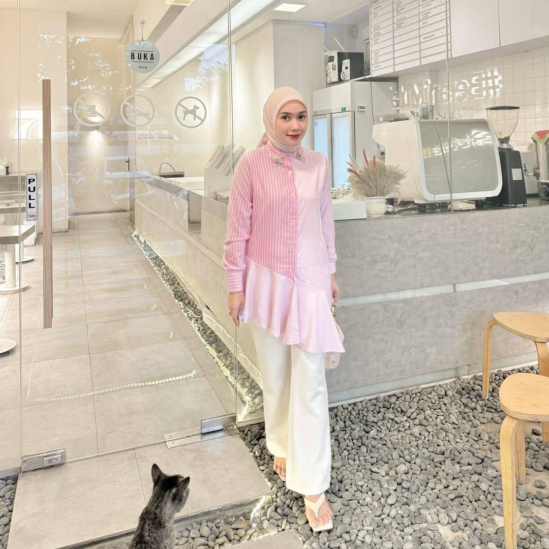 potret mix and match hijab nyaman ala Arrum Rahma