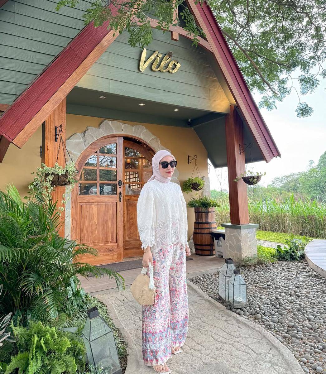 potret mix and match hijab nyaman ala Arrum Rahma