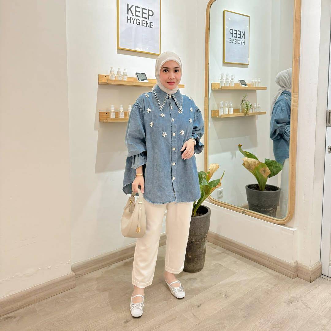 potret mix and match hijab nyaman ala Arrum Rahma