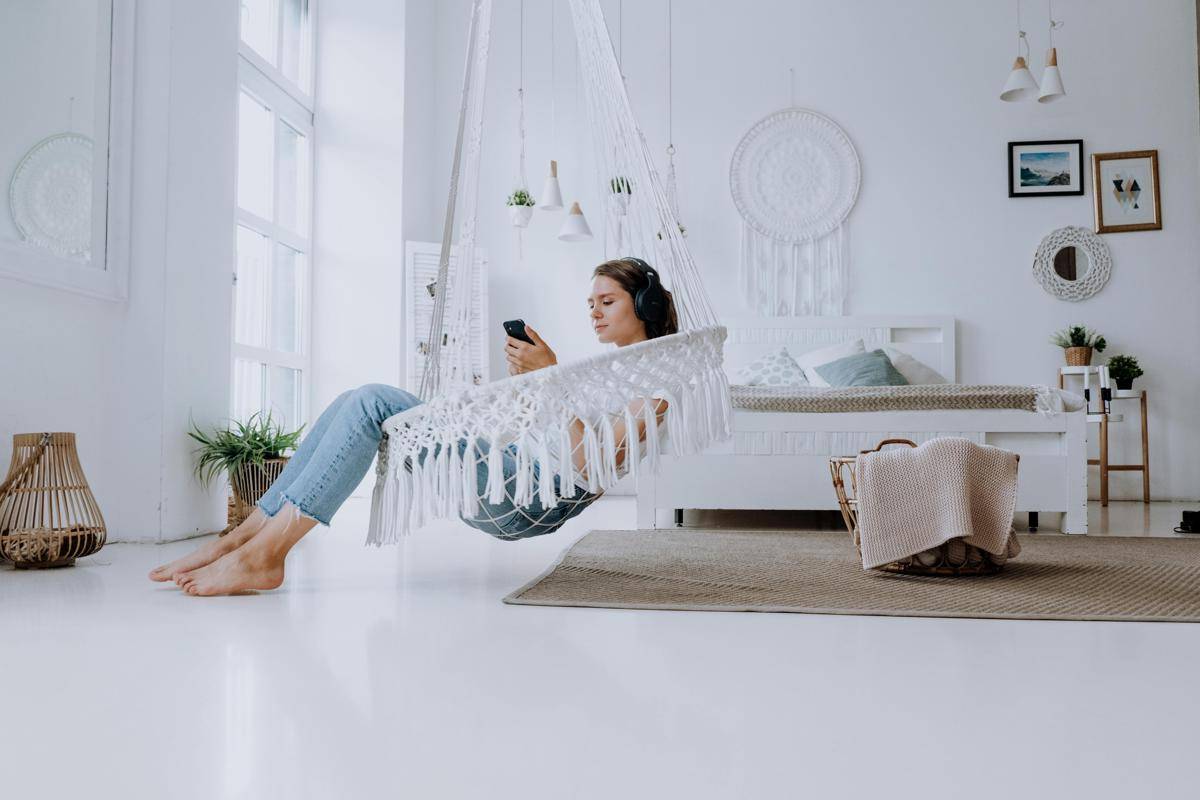 ilustrasi spot healing di rumah (pexels.com/cottonbro studio)