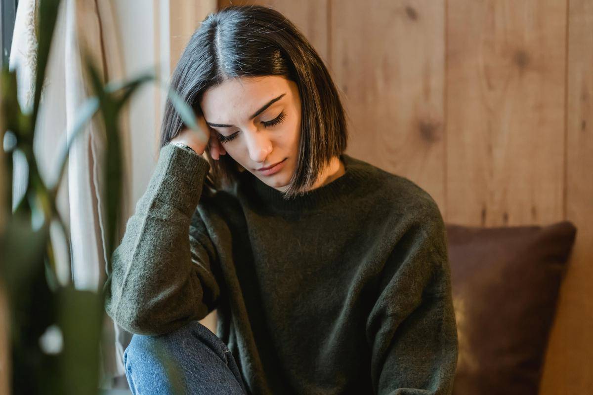 ilustrasi merasa hampa (pexels.com/Liza Summer)