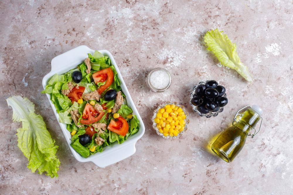 ilustrasi meal prep salad