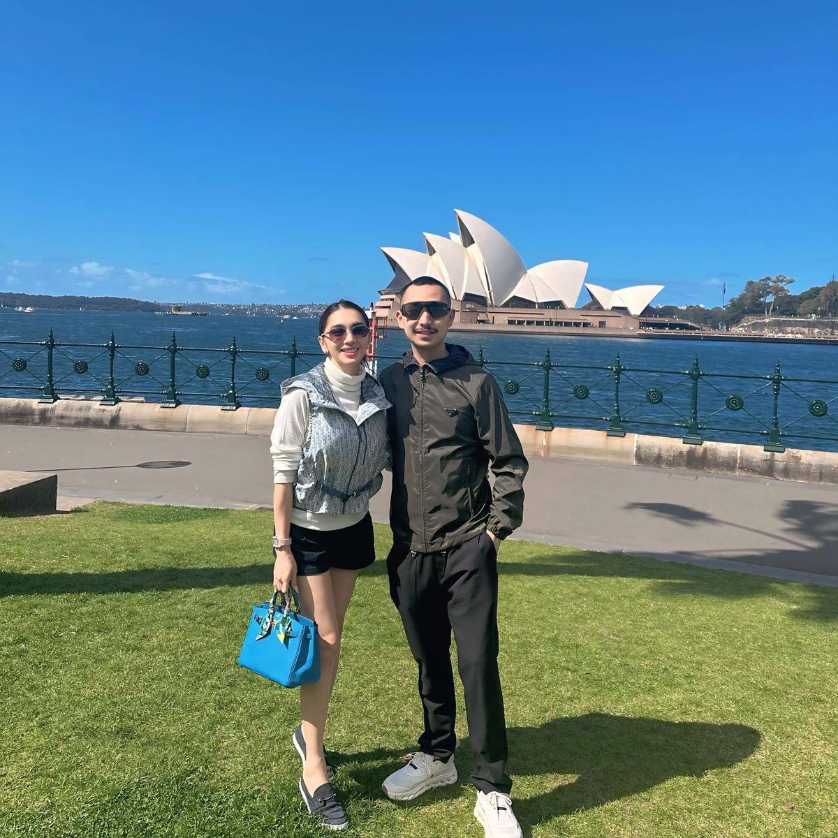 Potret Angel Karamoy dan Gusti Ega Liburan Bersama di Sydney