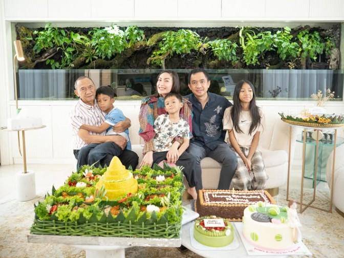 Syukuran Ulang Tahun Ayu Dewi ke-41