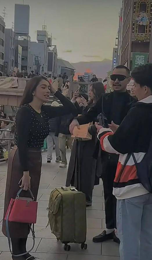Potret Angel Karamoy dan Gusti Ega Liburan Bersama di Sydney