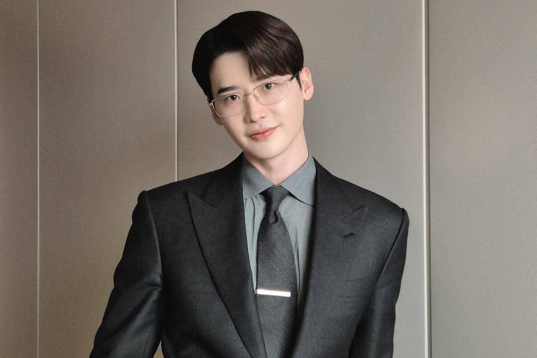 Lee Jong Suk (instagram.com/jongsuk0206)