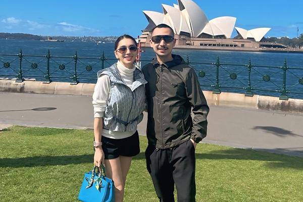 Potret Angel Karamoy dan Gusti Ega Liburan Bersama di Sydney