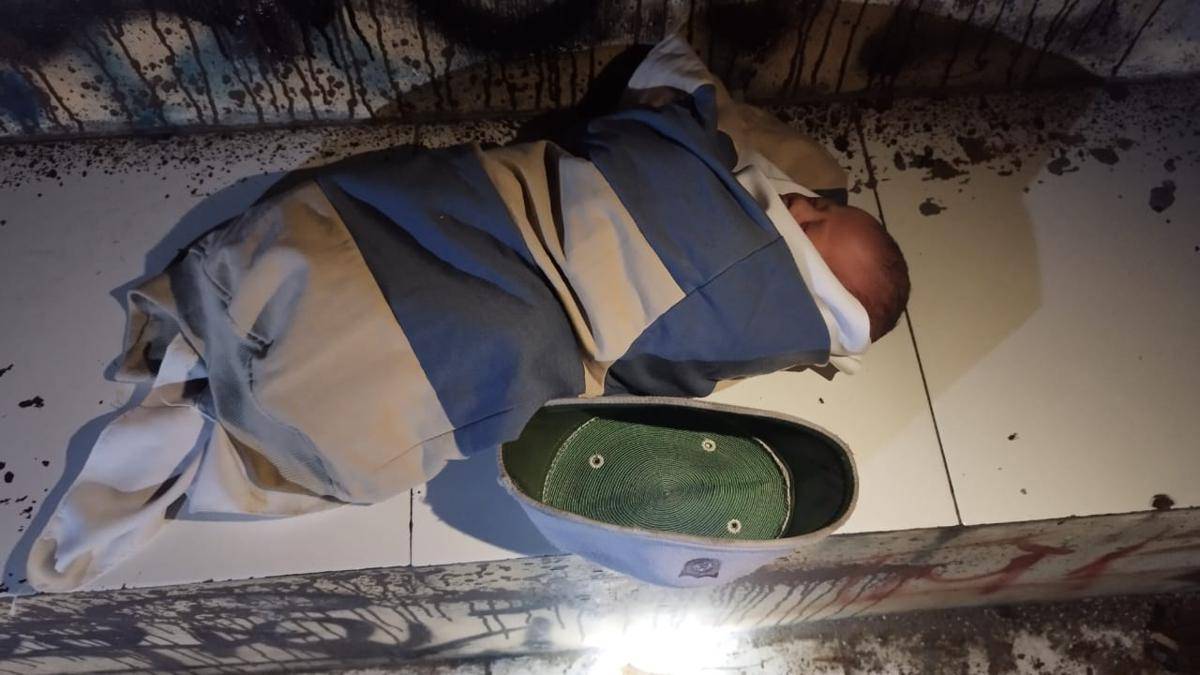 Penemuan bayi di Pos Tani, Mriyan, Donotirto, Kapanewon Kretek, Kabupaten Bantul.