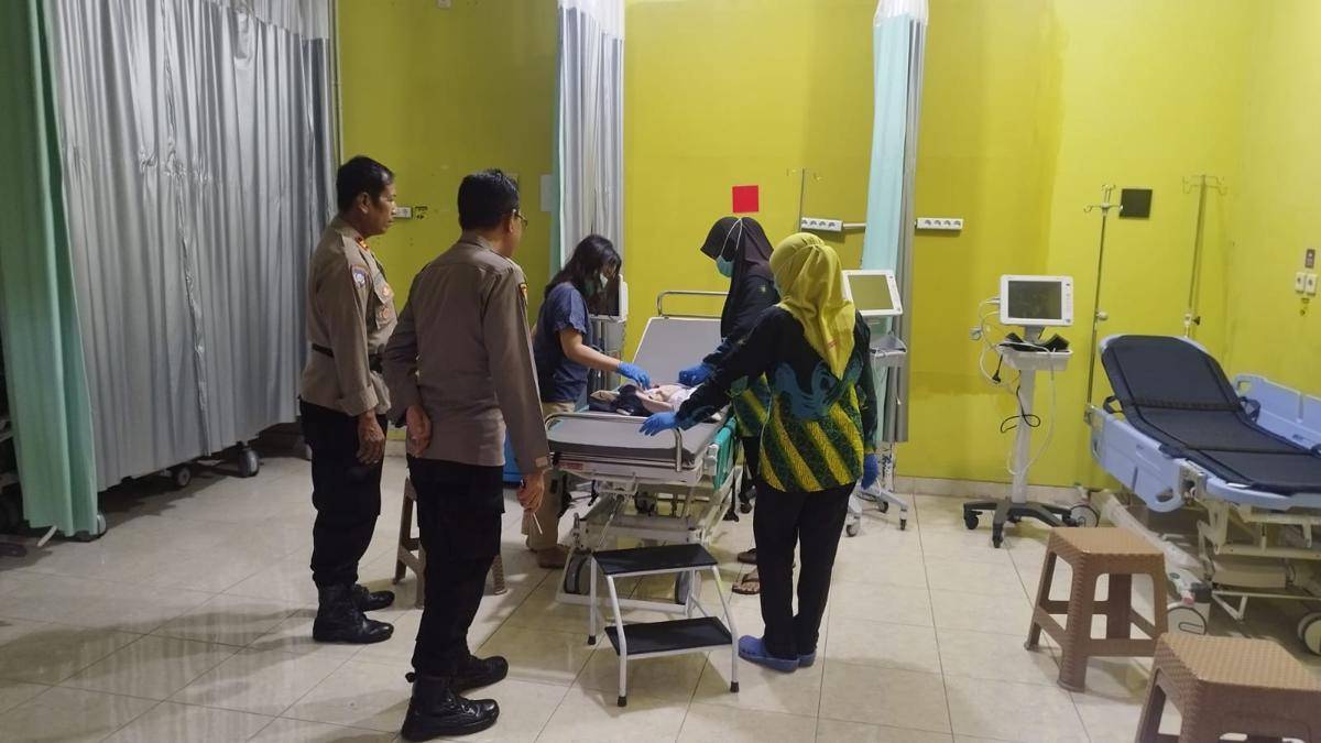 Penemuan bayi di Pos Tani, Mriyan, Donotirto, Kapanewon Kretek, Kabupaten Bantul.
