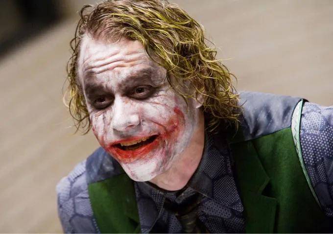 Heath Ledger sebagai Joker
