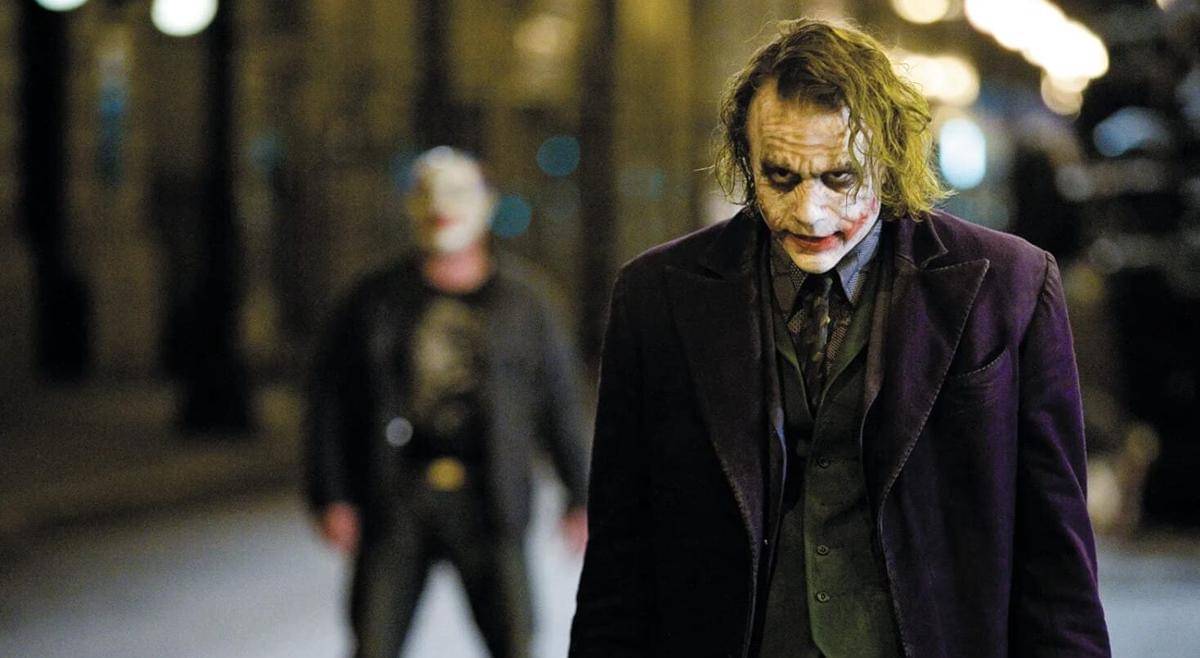 Heath Ledger sebagai Joker