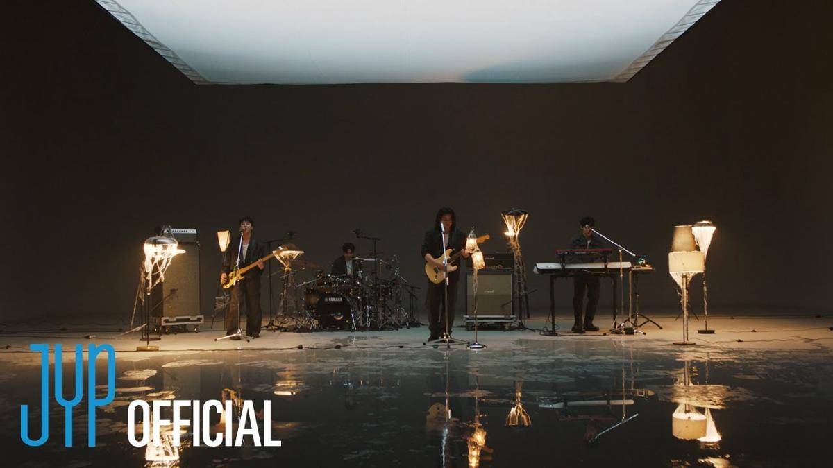cuplikan penampilan DAY6 (youtube.com/JYP Entertainment)