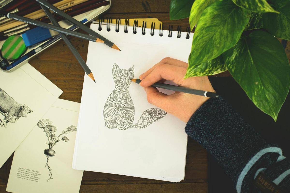 ilustrasi orang sedang menggambar (pexels.com/Lum3n)