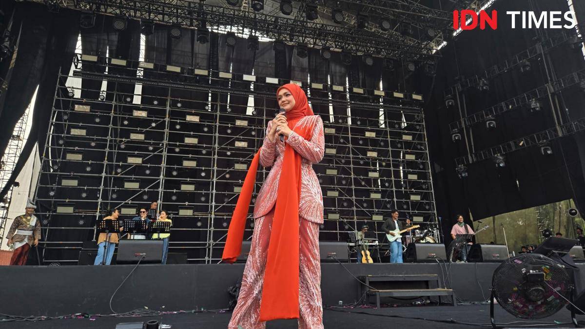 Siti Nurhaliza di Pestapora 2025 (IDN Times/Uni Lubis)