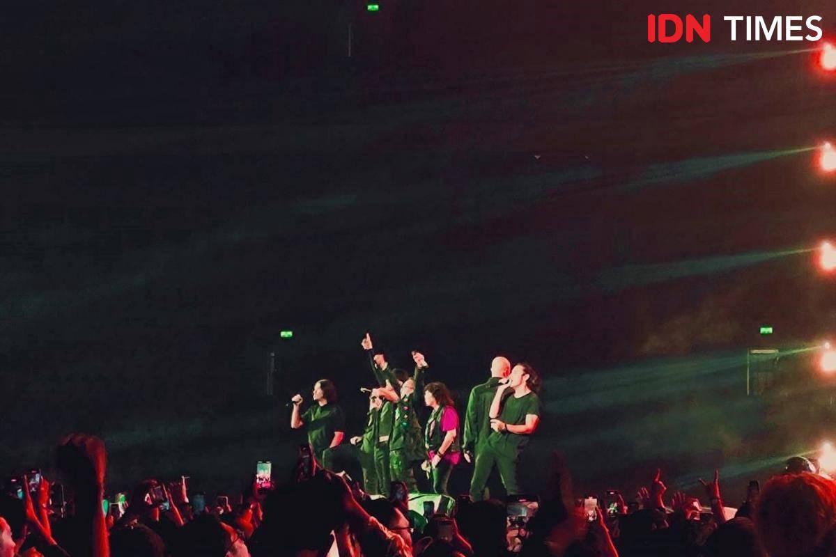 Ditutup dengan lagu Queen - 'We Are the Champions'.jpg